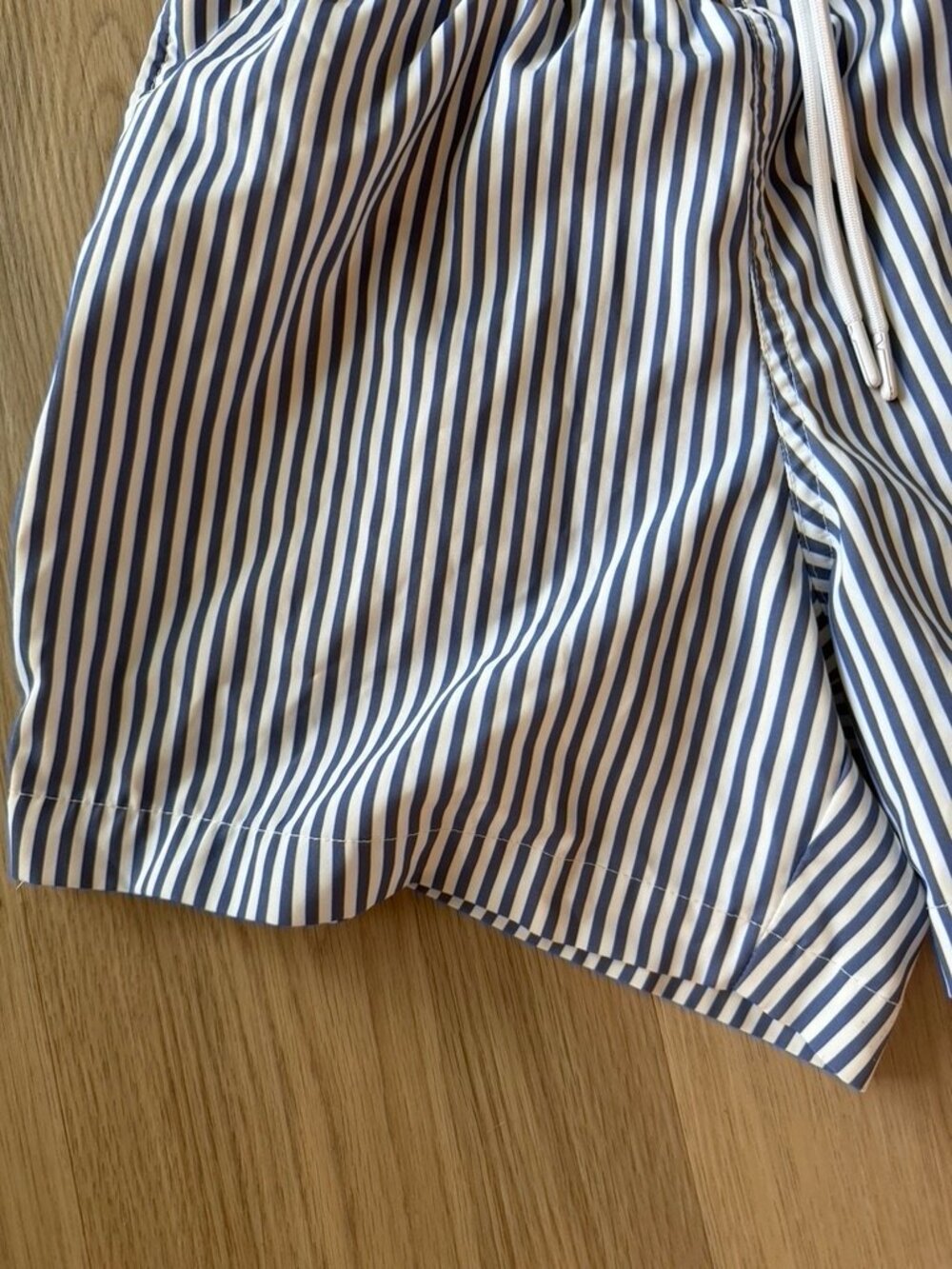 Abercrombie & fitch men’s XS seersucker blue and white striped swim trunk shorts - Picture 2 of 7
